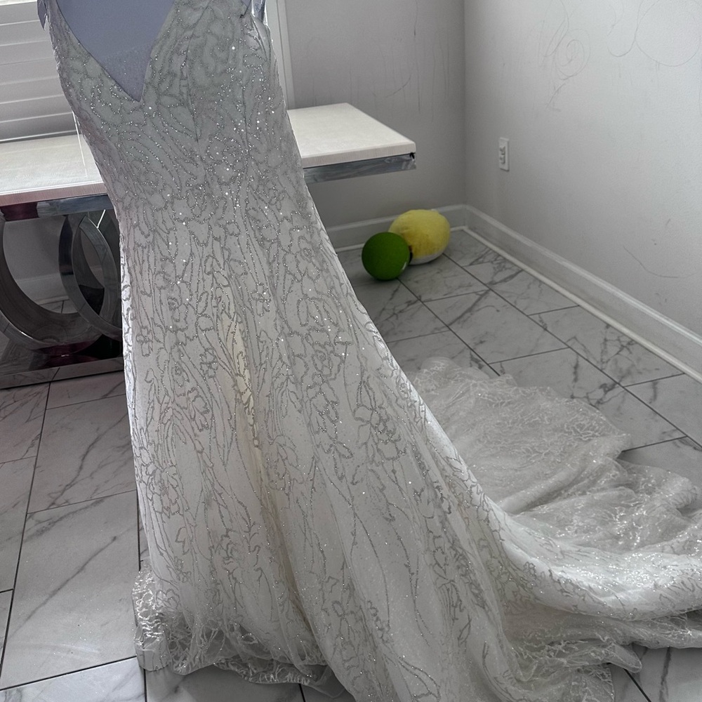 Elegant White Lace Wedding Dress